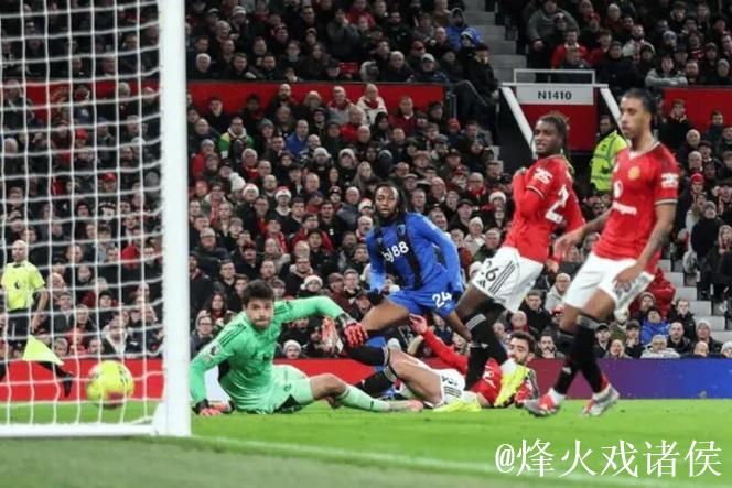 内维尔点评肖防守疏漏致曼联失球，卡拉格批评海文补防迟缓